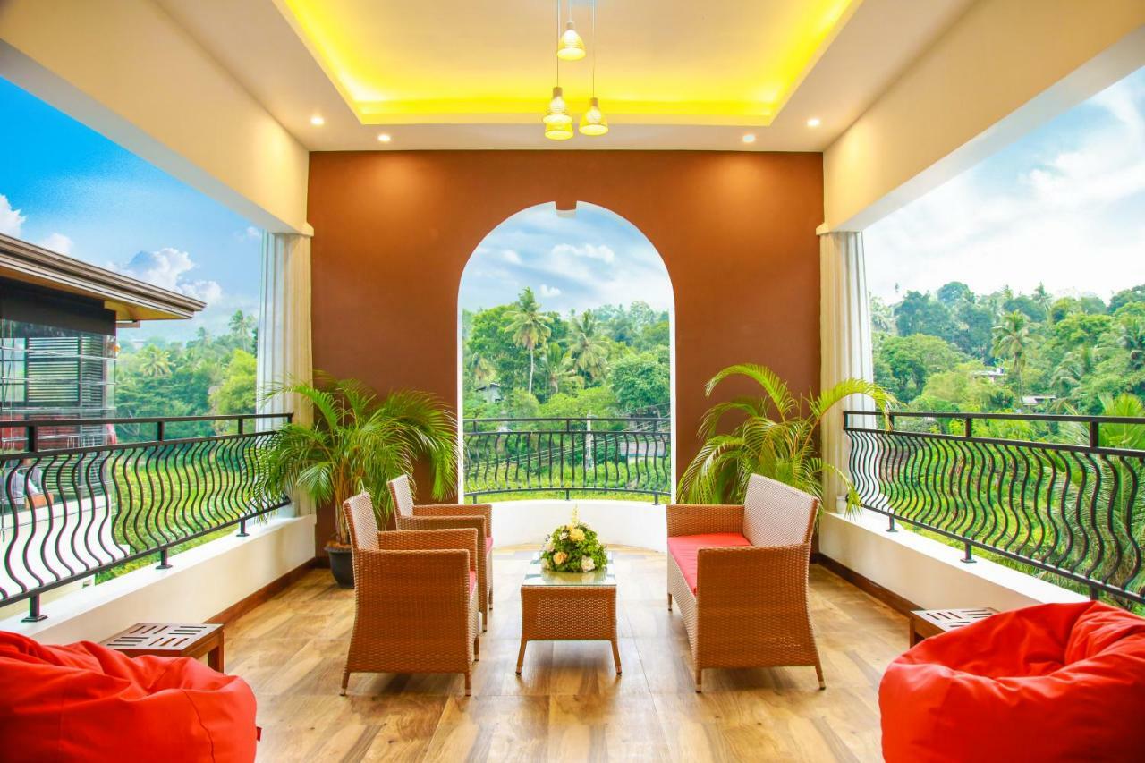 Royal Classic 4* Kandy