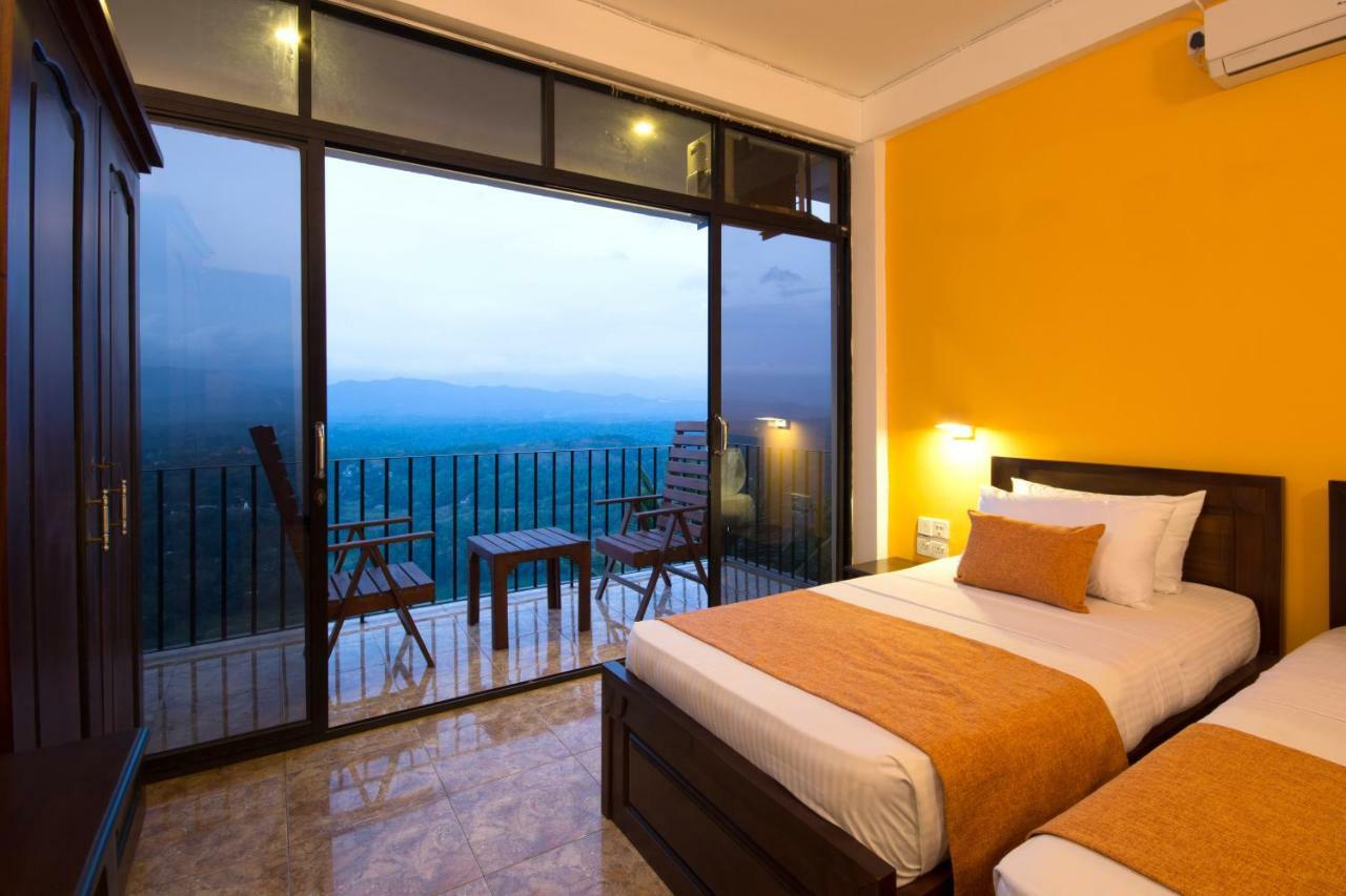Hotel Ceyloni Panorama 3*