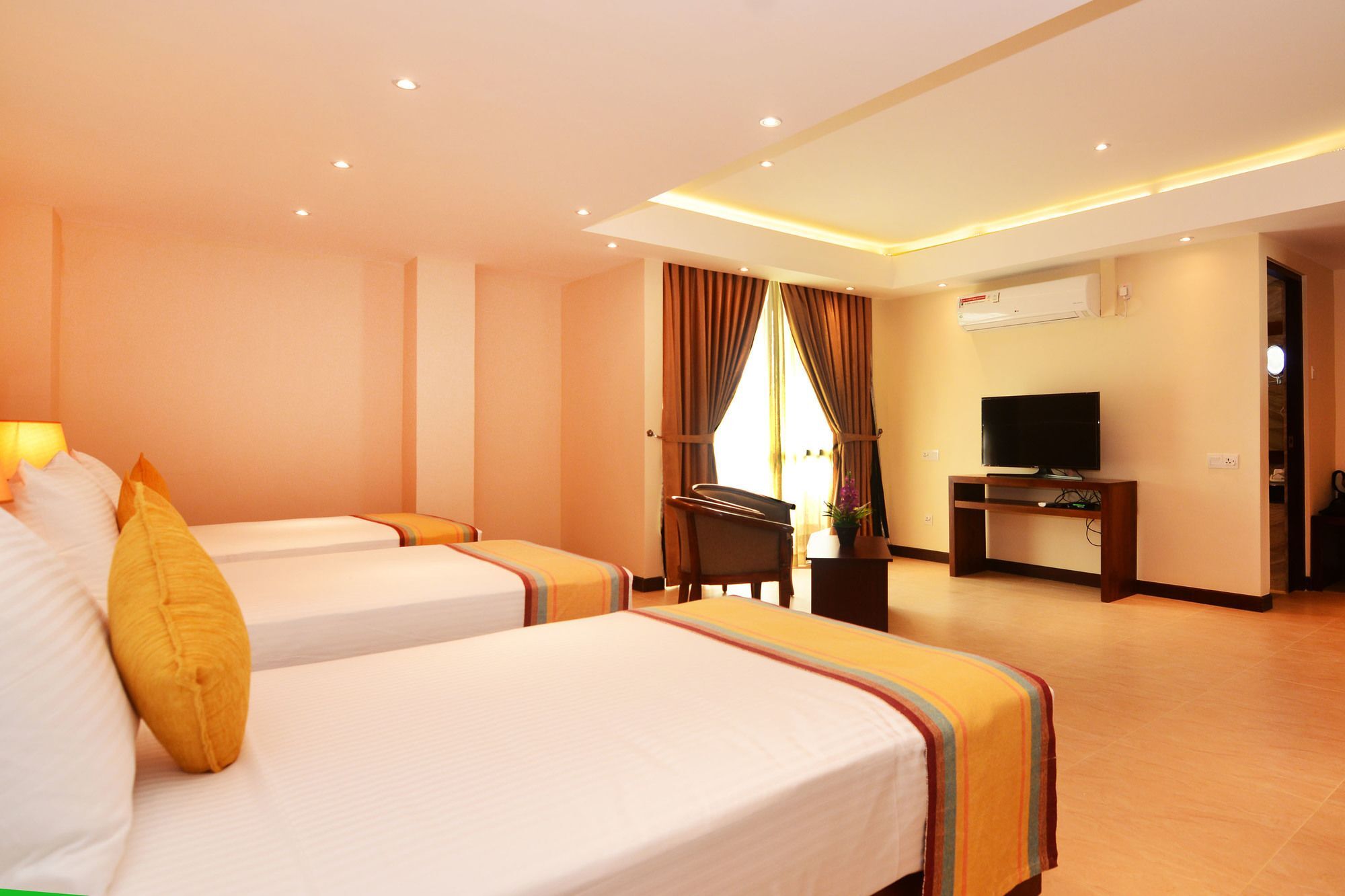 Grand 103 Hotel