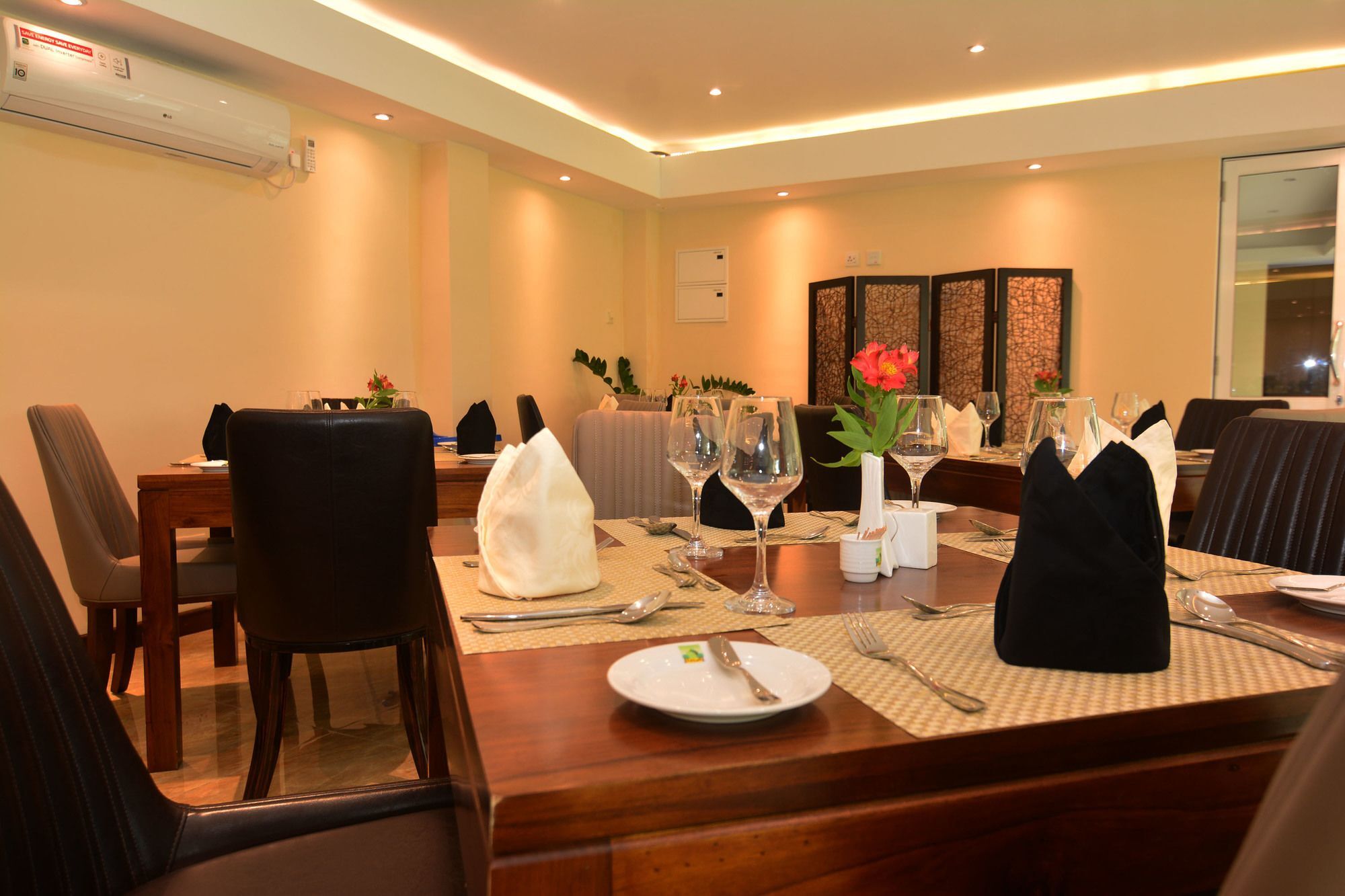 Hotel Grand 103