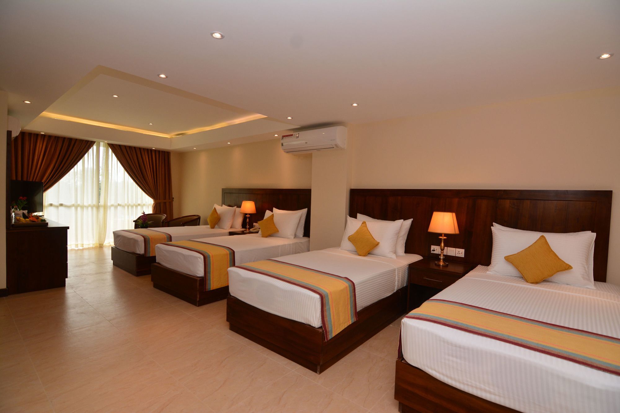 Hotel Grand 103 3*