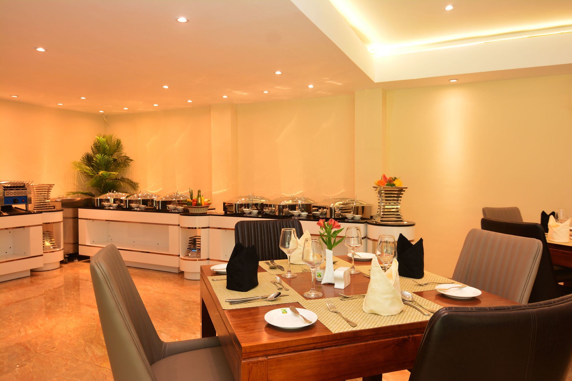 Hotel Grand 103