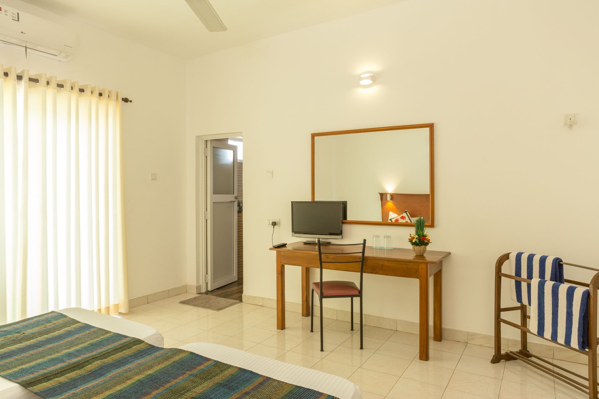 Hotel Tamarind Tree *
