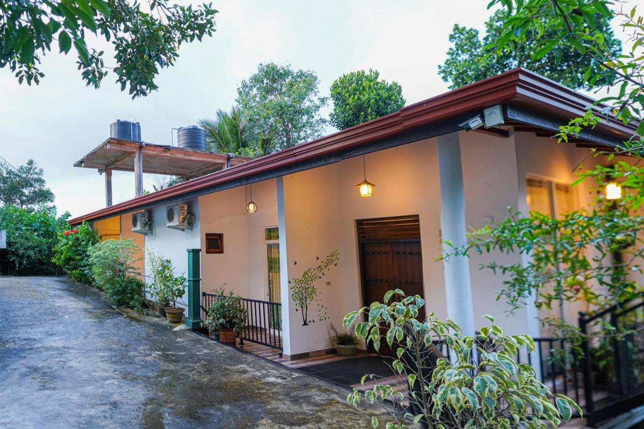 Oyo 438 Sarala Hotel Kandy