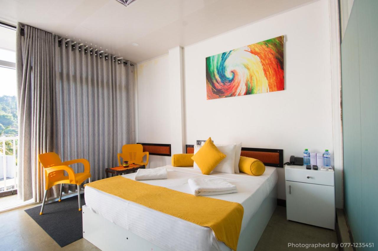 Hotel Avora 3*