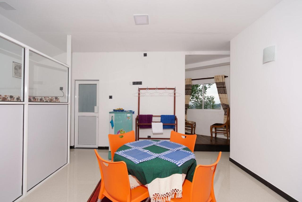 Guest house Kandyan White Homes