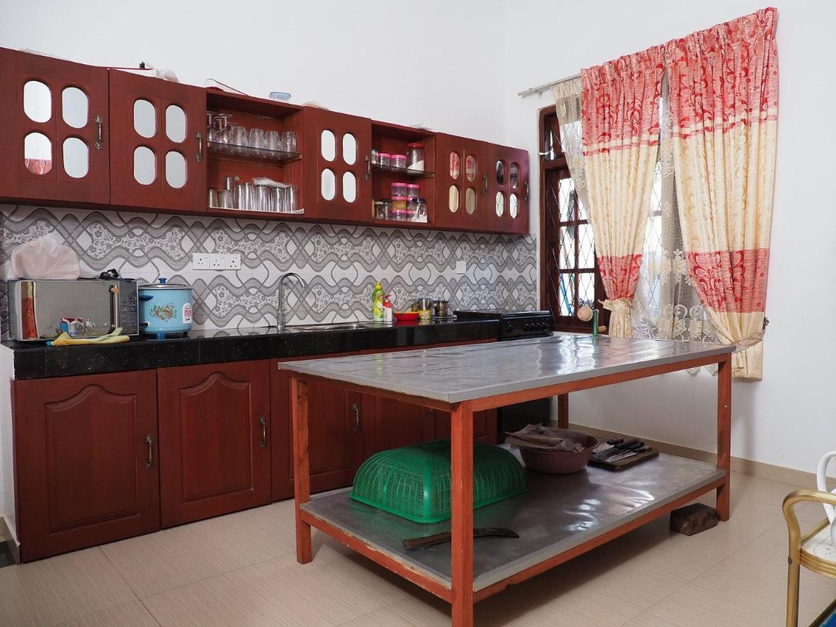 Kandyan White Homes Guest house *