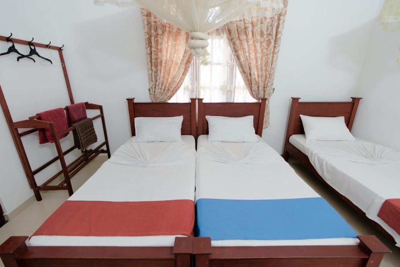 Guest house Kandyan White Homes