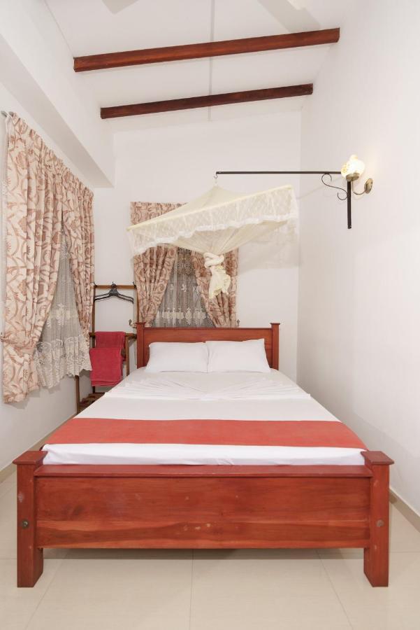 Guest house Kandyan White Homes