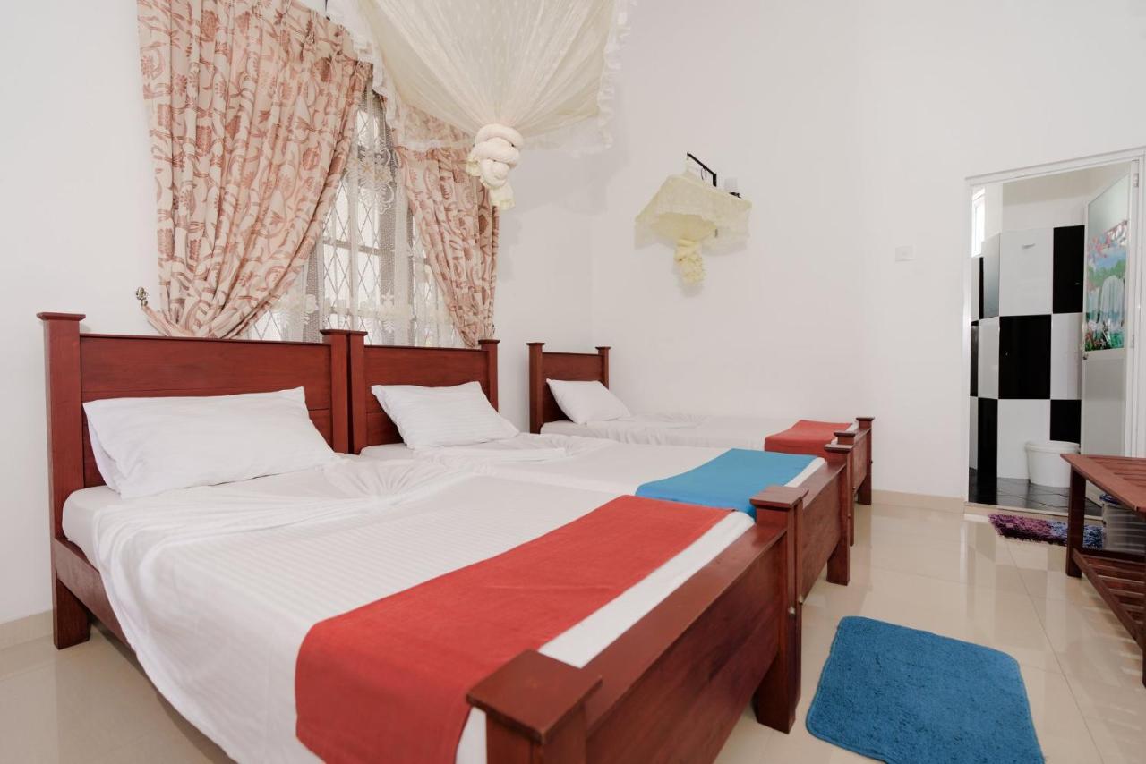 Kandyan White Homes Guest house *