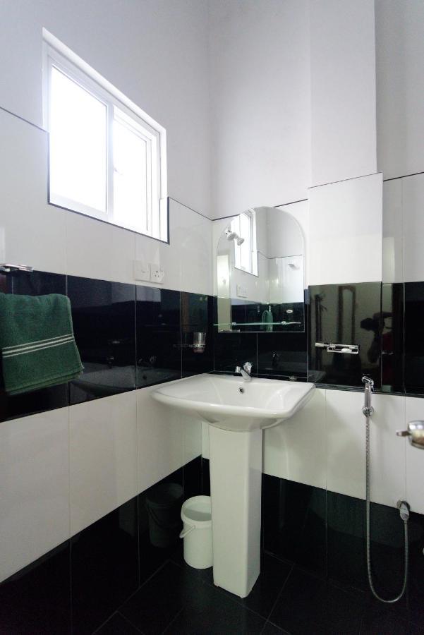 Kandyan White Homes Guest house *
