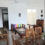 Kandy Lake Edge Villa