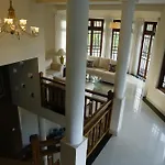 Crown Hills Kandy Inn
