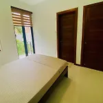 \'Kandy Lake Round Apartment