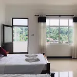 Kandy Lake Edge