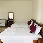 Kandy Lake Edge