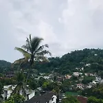 Kandy Lake Edge
