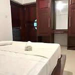 Kandy Hotel By Lakjaya