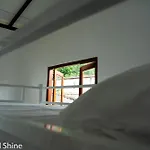 Diamond Shine Hostal And Bunk Beds