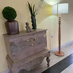 Cheerful One Bedroom Apartment