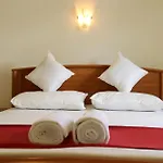 Kandy Lakeside Escape
