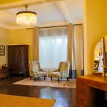 Castle Hill Bungalow