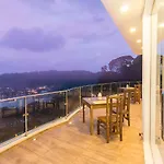 Sandriana Lake View Hotel