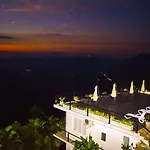 390 Villa Vista