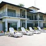 390 Villa Vista