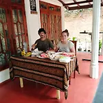 Lak Sewana Home Stay