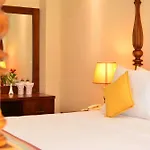 Grand 103