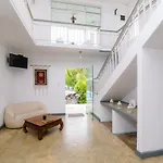 Oyo 386 White Villa Tourist Guest