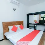 Oyo 479 Water Front Hotel