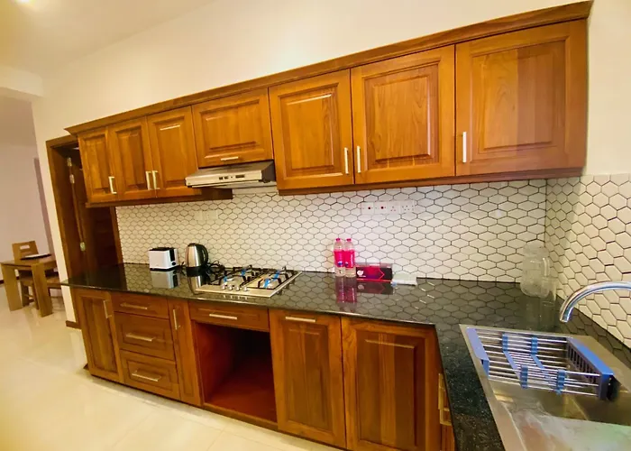 \'Kandy Lake Round Apartment