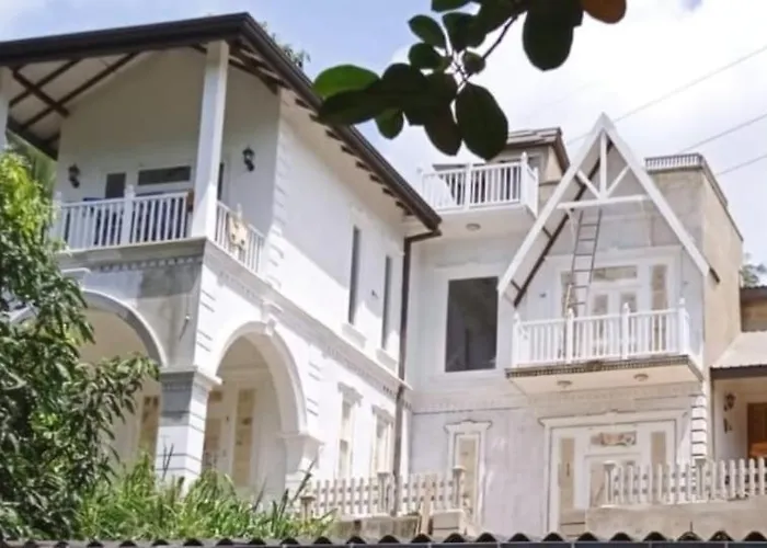 The White House Kandy