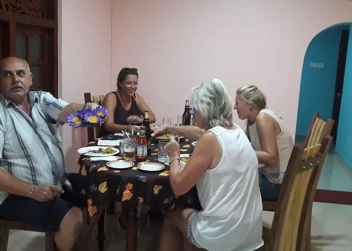 Apple Sara Home Stay