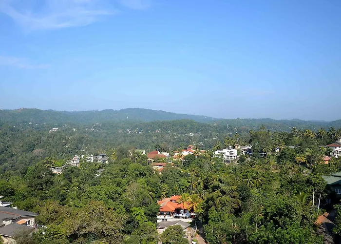 Red Chillies Tourist Inn