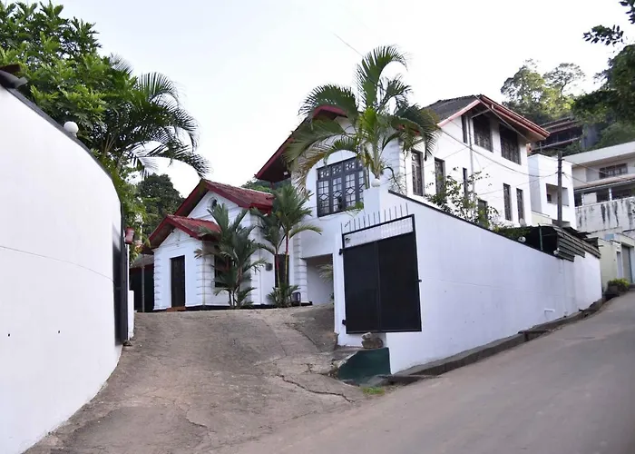 Antique Tourists Lodge