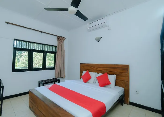 Oyo 479 Water Front Hotel