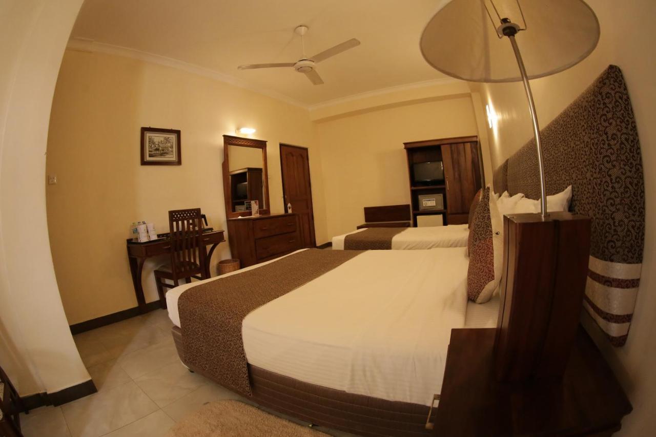 Hotel The Royal Mall *