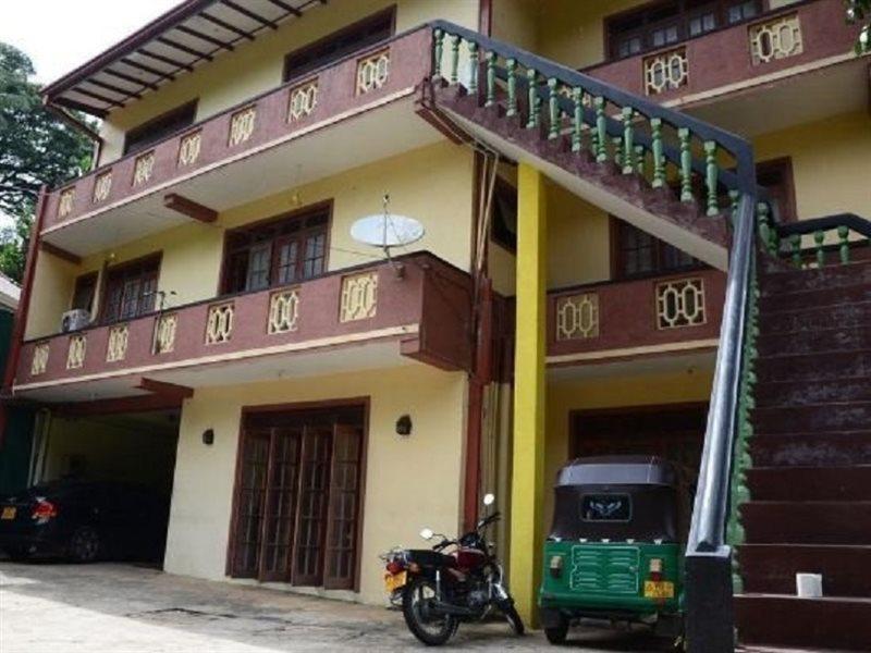 Oyo 433 Paradise Hotel