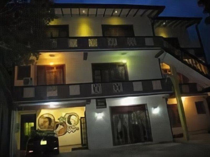 Oyo 433 Paradise 3* Kandy