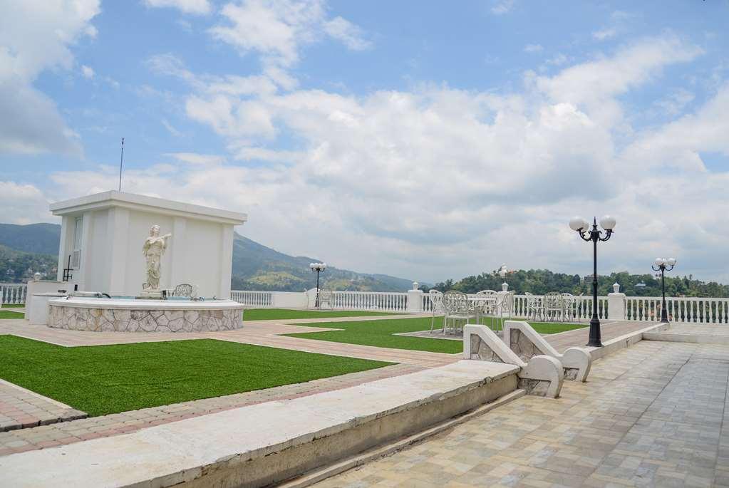 The Grand Kandyan Kandy