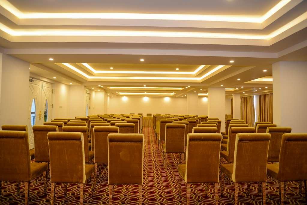 The Grand Kandyan Hotel