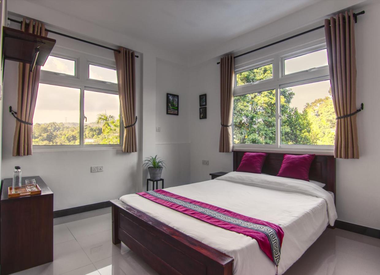 Homestay De Paris A *