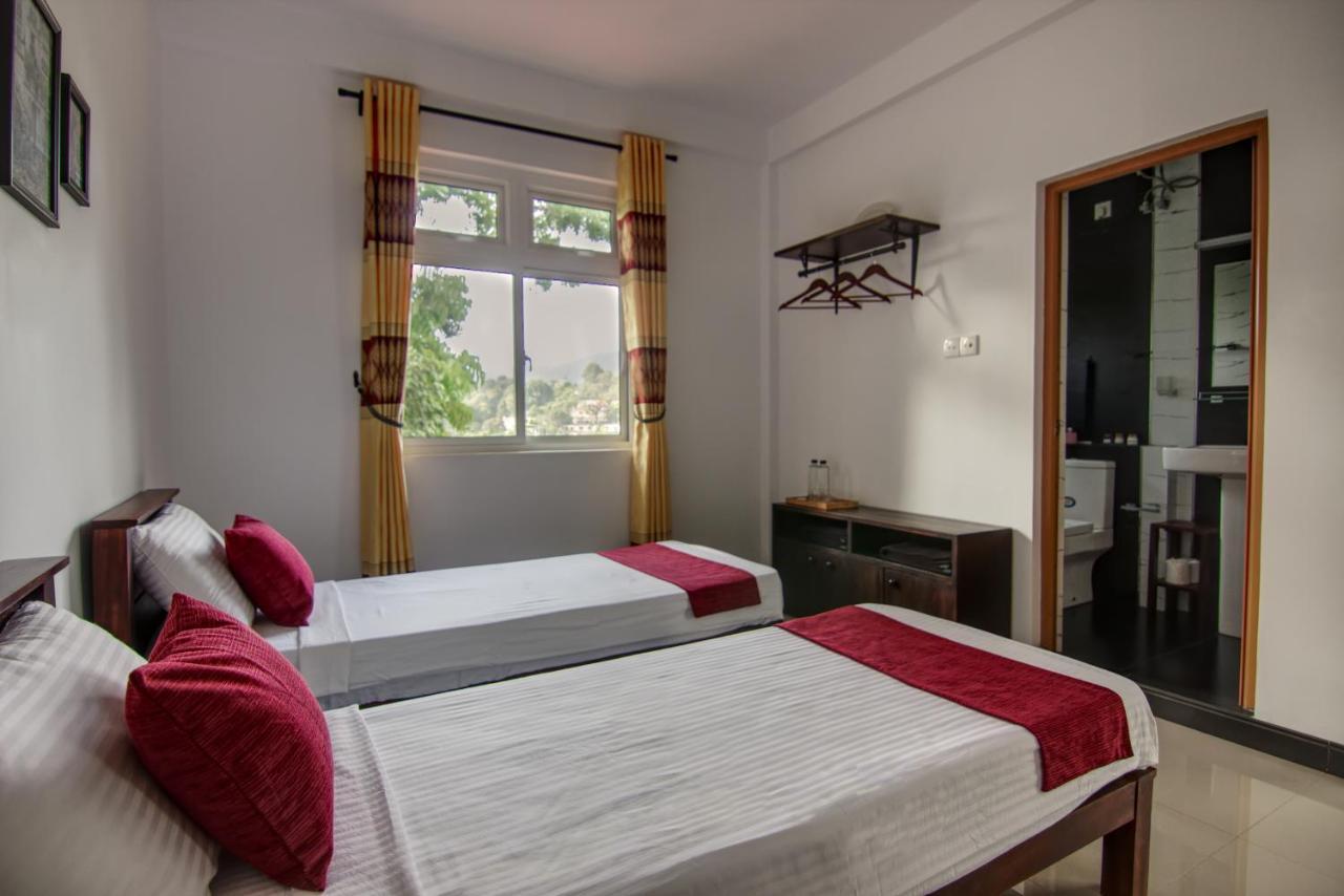 Homestay De Paris A *
