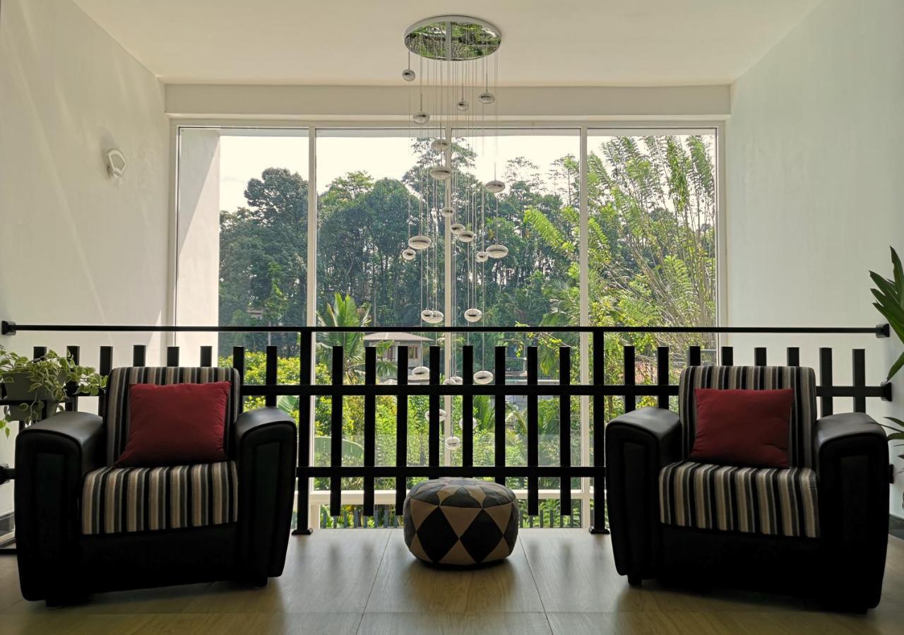 De Paris A * Kandy