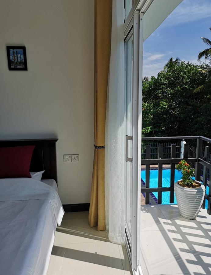 De Paris A * Kandy