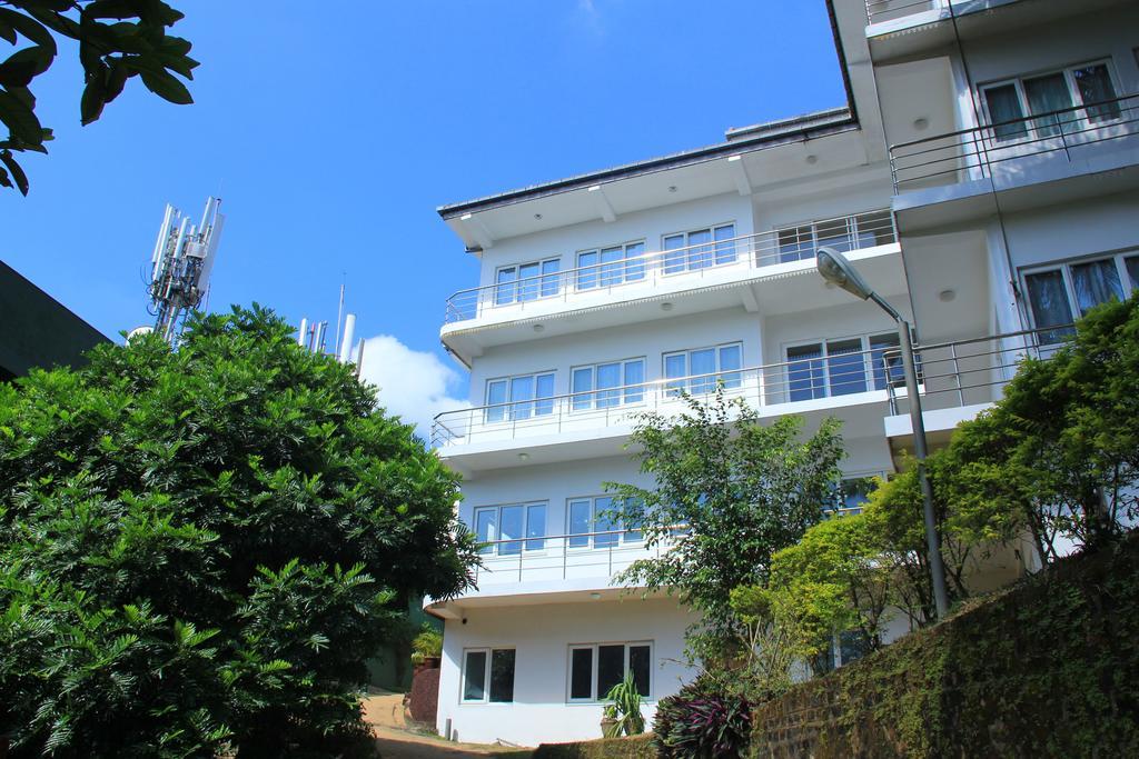 The Queen Hotel 4*