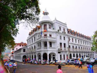 Hotel Queen's 5*
